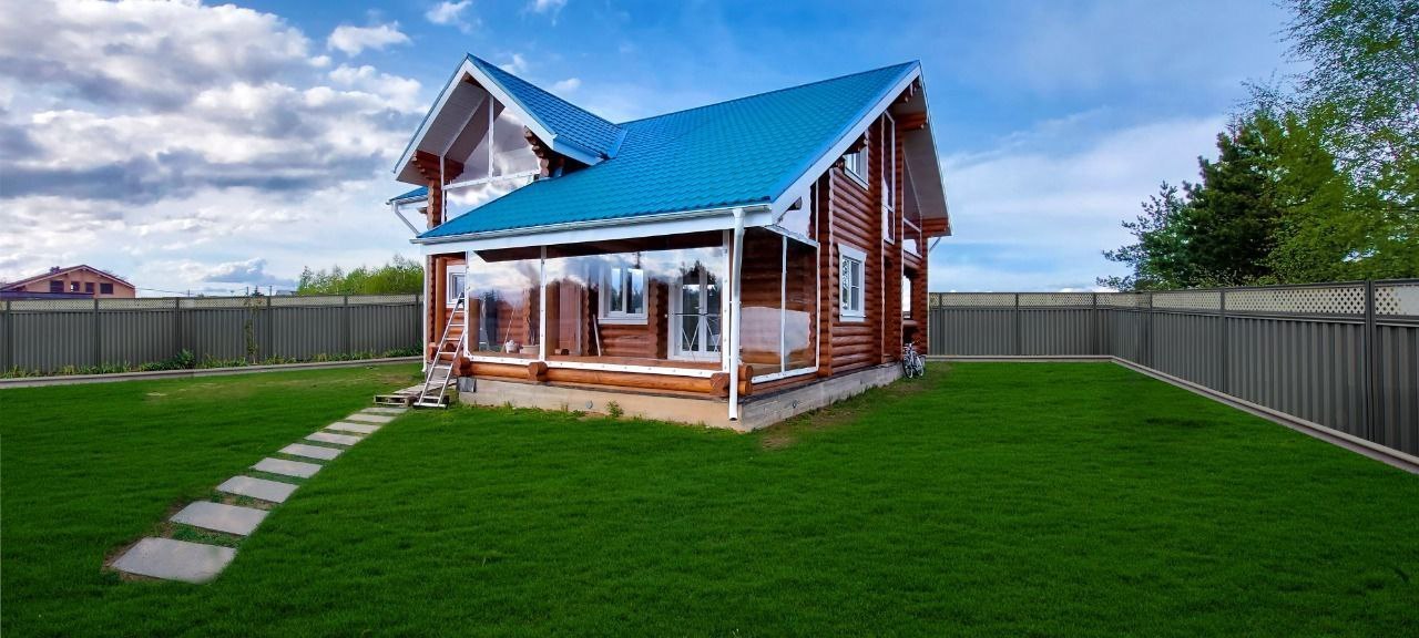 Мягкие окна на веранде загородного дома в городе Курлово